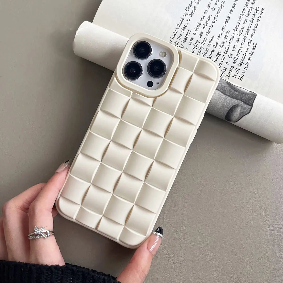 Premium Quality Anti-Shock Puffer iPhone 13/14/15 Protective Covers/off white.